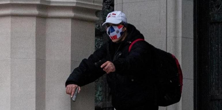 Гръмнаха мъж, стрелял пред катедрала в Ню Йорк